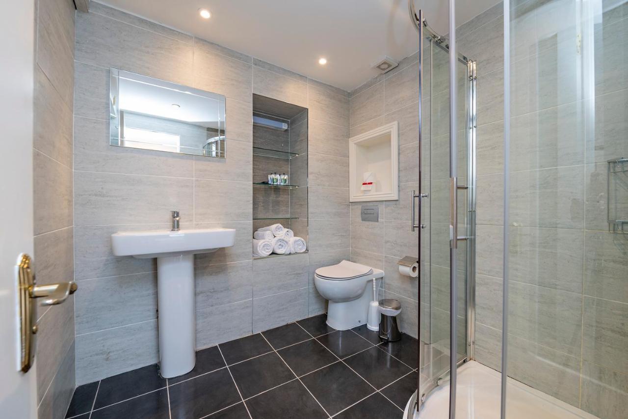 Quarto Familiar (2 Adultos + 2 Crianças)