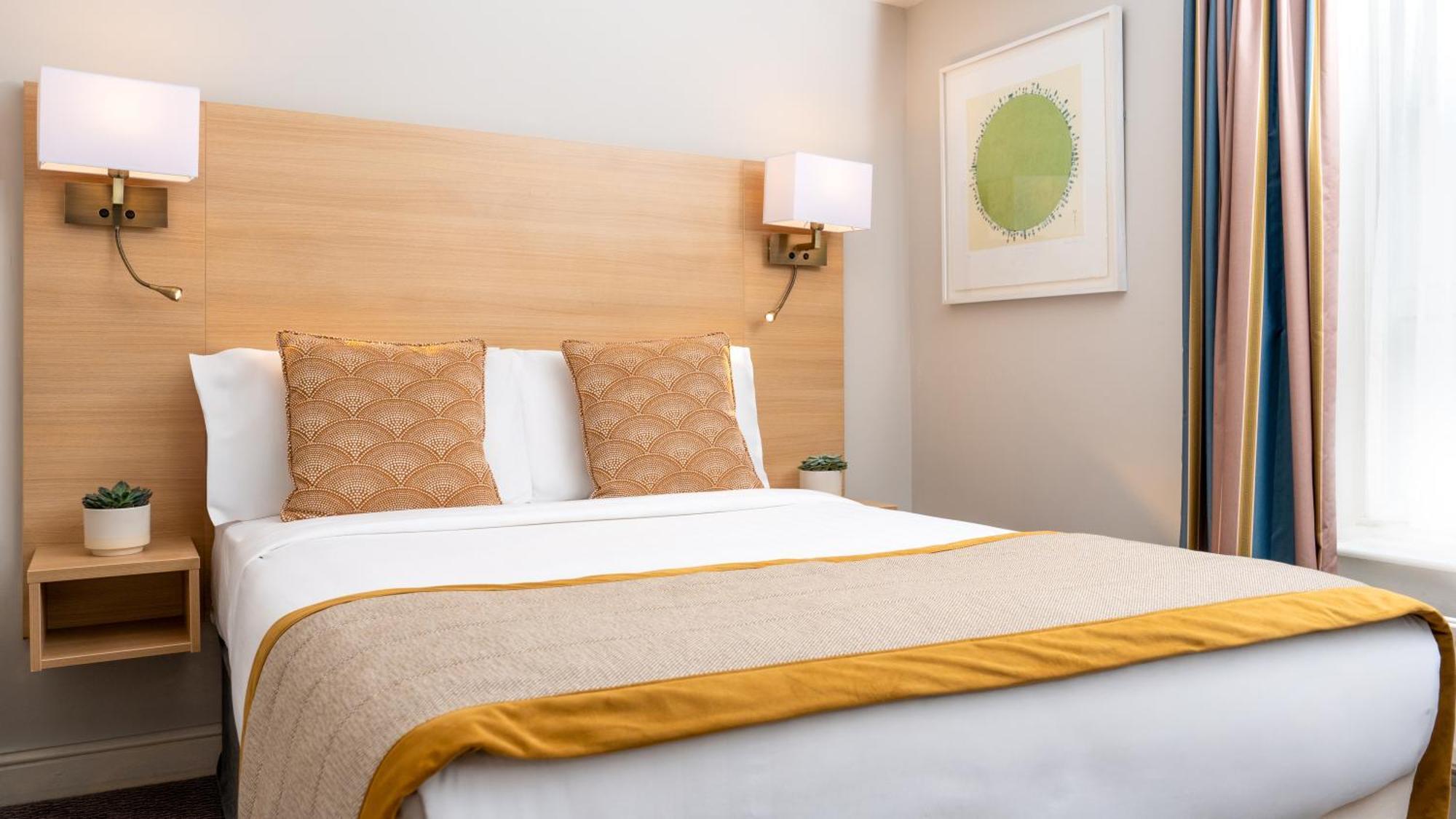 Cosy Double Room,1643753226:JPEG